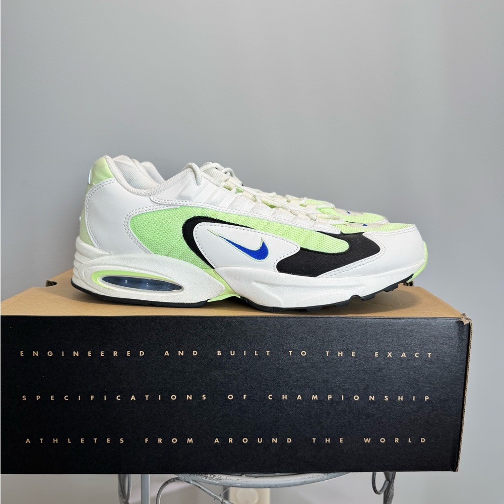Men’s Nike Air Max Triax running shoes. - Picture 2 of 8